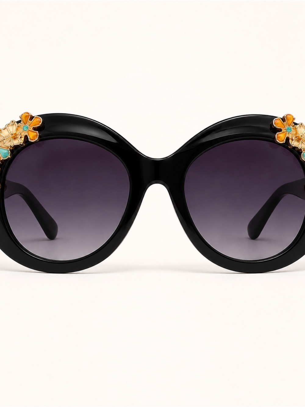 Betsy Johnson almost New! Black Round Floral Accent Sunglasses